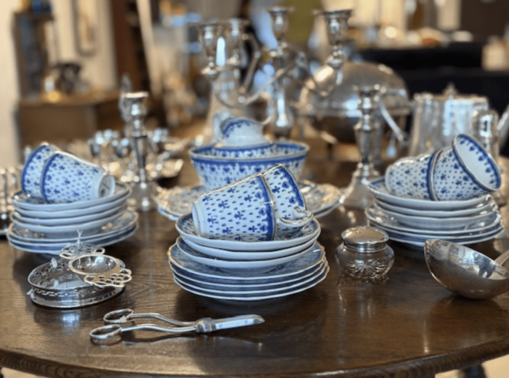 Red Dog Antiques